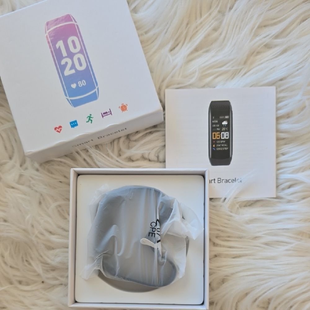  Smart Fitness Watch with Heart Rate Monitor